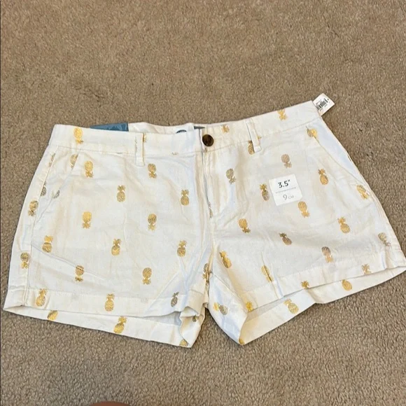 Bundle of 2 Old Navy 3.5” Womens Shorts Red Cotton, White Pineapple Linen Size 6 - Picture 3 of 10
